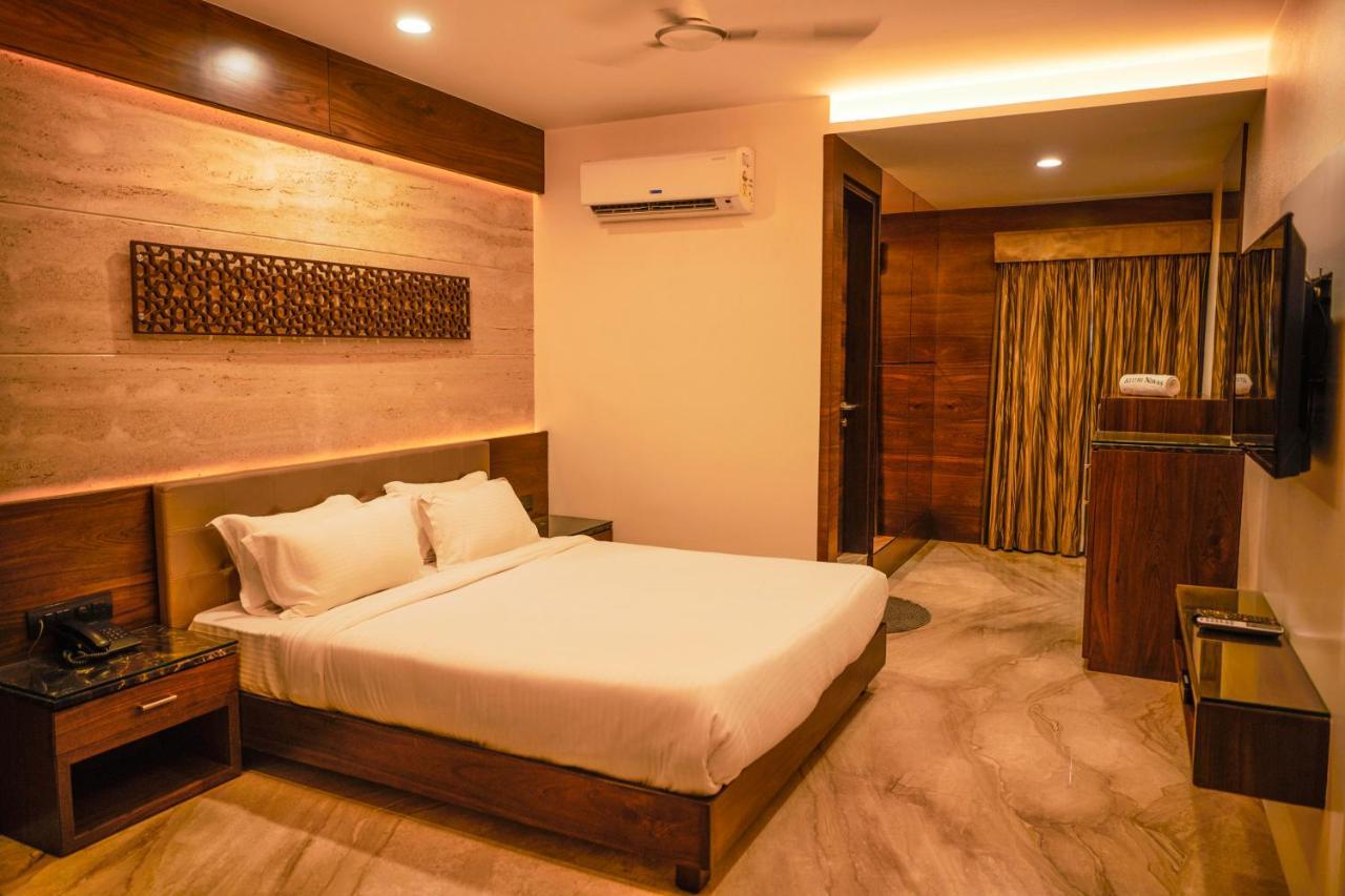 The Atithi Niwas Hotel Indore Exterior photo