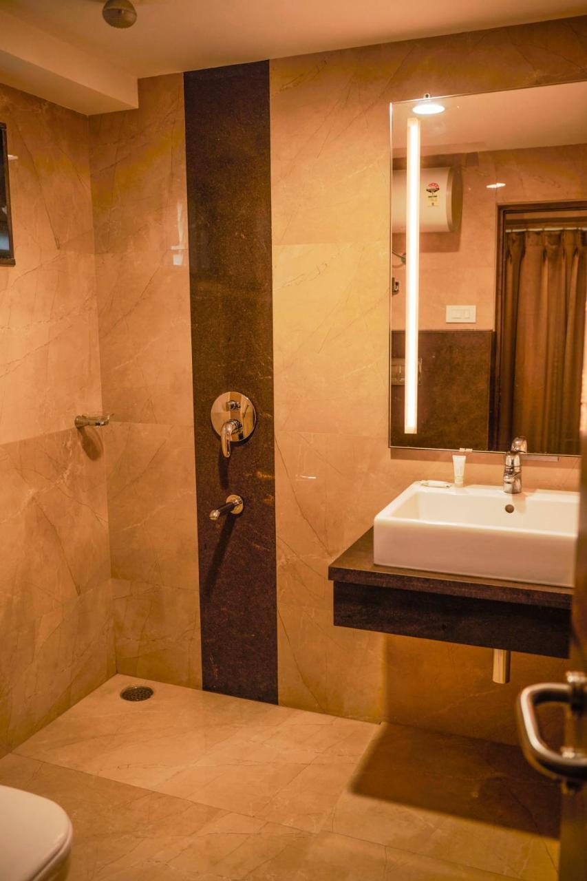 The Atithi Niwas Hotel Indore Exterior photo